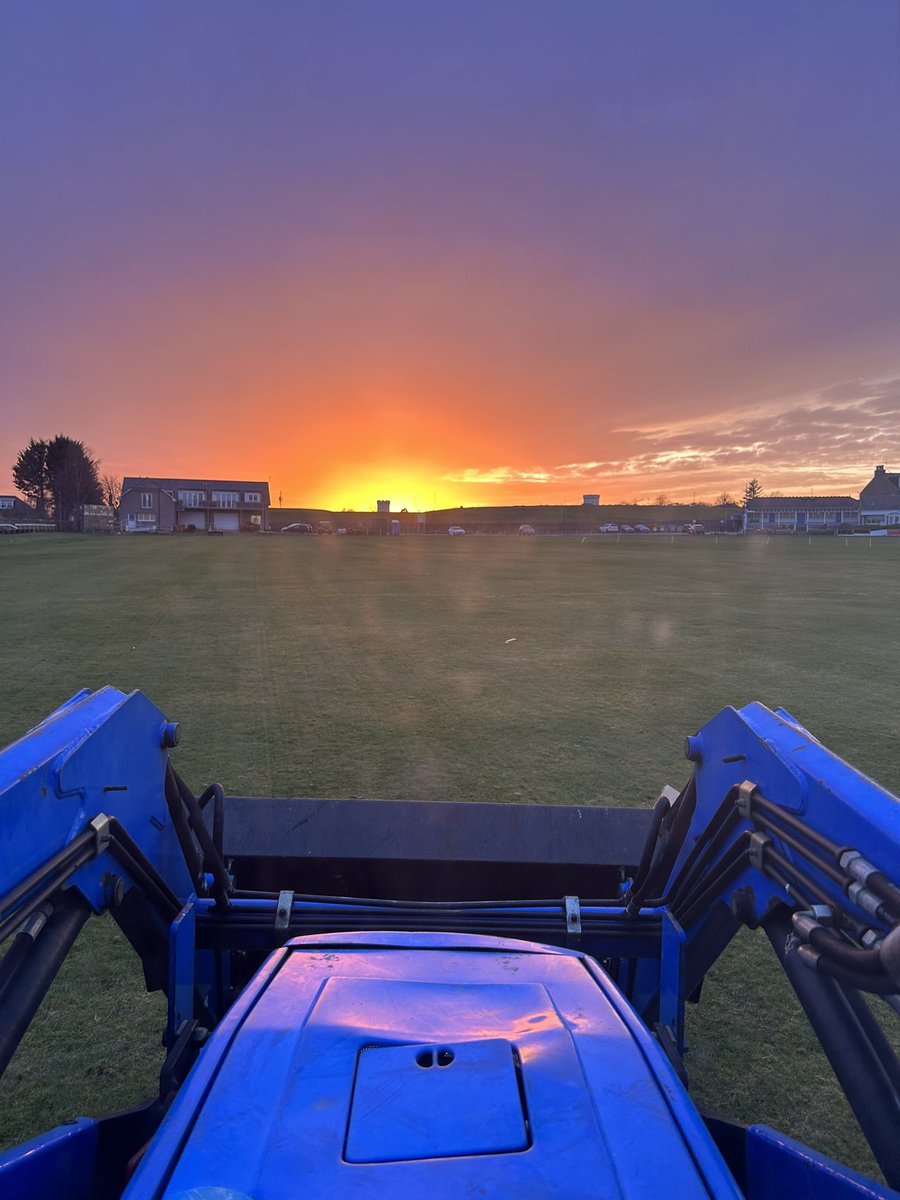 ManVGrass's tweet image. We’re back. ☃️