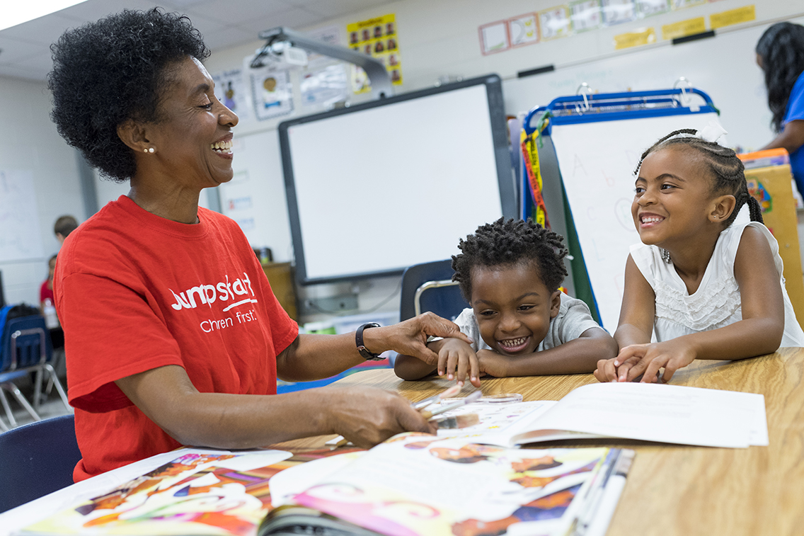 Voices4Service's tweet image. This #MentoringMonth, join us in saying #AmeriThanks to @AmeriCorps &amp;amp; @AmeriCorpsSr members who serve as mentors in schools &amp;amp; beyond w/ organizations like @FoodCorps, @CityYear, @ReadingPartners, @Jumpstartkids &amp;amp; more. You make a HUGE impact! #AmeriCorpsWorks #MentoringAmplifies