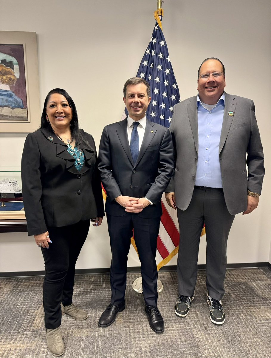 Great visit with @SecretaryPete today celebrating @USDOT #BipartisanInfrastructureLaw grant and at @POTUS commitment to ensuring IRA funds get to Indian Country! @GRIC_Official @WhiteHouse