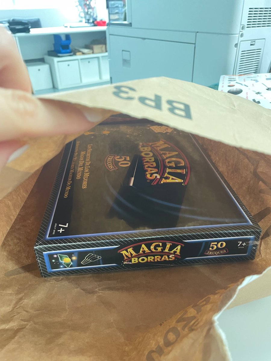 InesNavarroF's tweet photo. necesito vuestra ayuda @ZARA_Care @ZARA, hice un pedido adjunto fotos el cual esta delivered pero el producto recibido es un juego de magia que nunca pedí :(, hubo un error en las etiquetas y no he recibido mi ropa y correos no me responde el teléfono i wanna cry https://t.co/CaLFxzbHc3