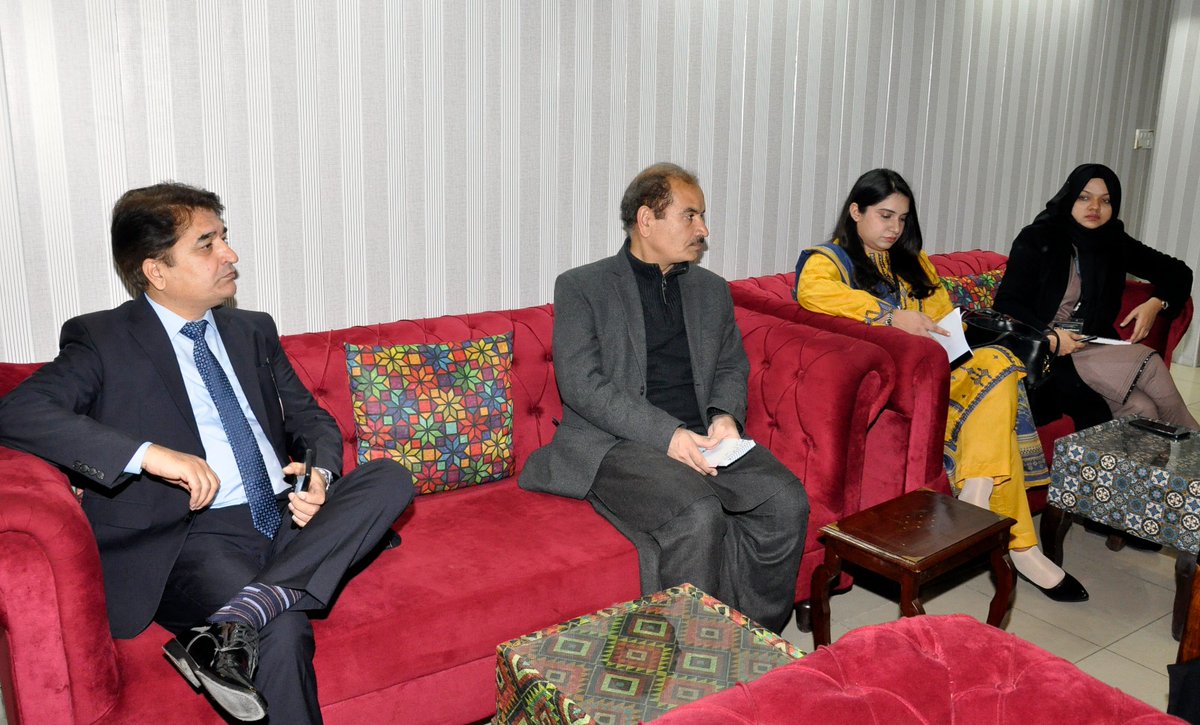 PTVNewsOfficial's tweet photo. Islamabad: Delegation of Probationary Officers of 51st Common Training Program of Civil Service Academy (Lahore) visits News Centre. Briefing on different departments operating within the Centre, role of State Broadcaster, contemporary media trends, rise of Social Media & induction of latest technology.