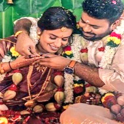 kayaldevaraj's tweet photo. January 29th
'மாயா', 'இறவாக்காலம்', 'கேம் ஓவர்', 'கனெக்ட்' ஆகிய படங்களின் இயக்குனர்
#AshwinSaravanan , உதவி இயக்குனர் #KavyaRamkumar தம்பதியின் 2வது ஆண்டு திருமண நாள்.
@NayantharaU https://t.co/NgkQ6FN8s3