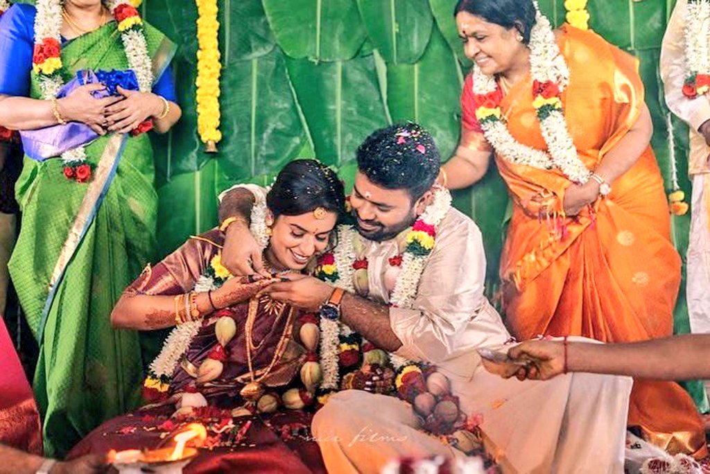 kayaldevaraj's tweet photo. January 29th
'மாயா', 'இறவாக்காலம்', 'கேம் ஓவர்', 'கனெக்ட்' ஆகிய படங்களின் இயக்குனர்
#AshwinSaravanan , உதவி இயக்குனர் #KavyaRamkumar தம்பதியின் 2வது ஆண்டு திருமண நாள்.
@NayantharaU https://t.co/NgkQ6FN8s3