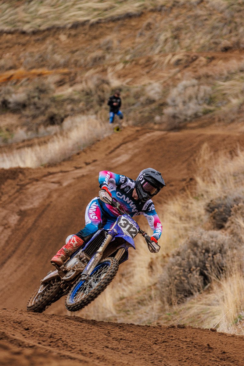 Moto fotos. In case you forgot, dirtbikes are still very sick🔥😎
