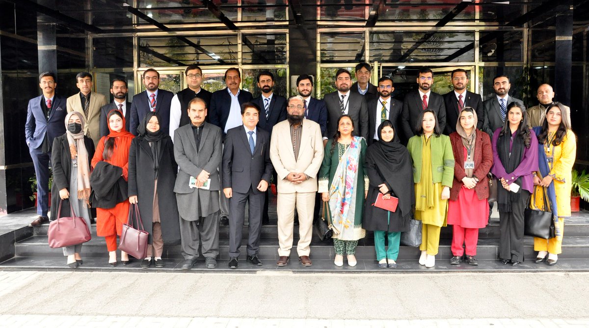 PTVNewsOfficial's tweet photo. Islamabad: Delegation of Probationary Officers of 51st Common Training Program of Civil Service Academy (Lahore) visits News Centre. Briefing on different departments operating within the Centre, role of State Broadcaster, contemporary media trends, rise of Social Media & induction of latest technology.