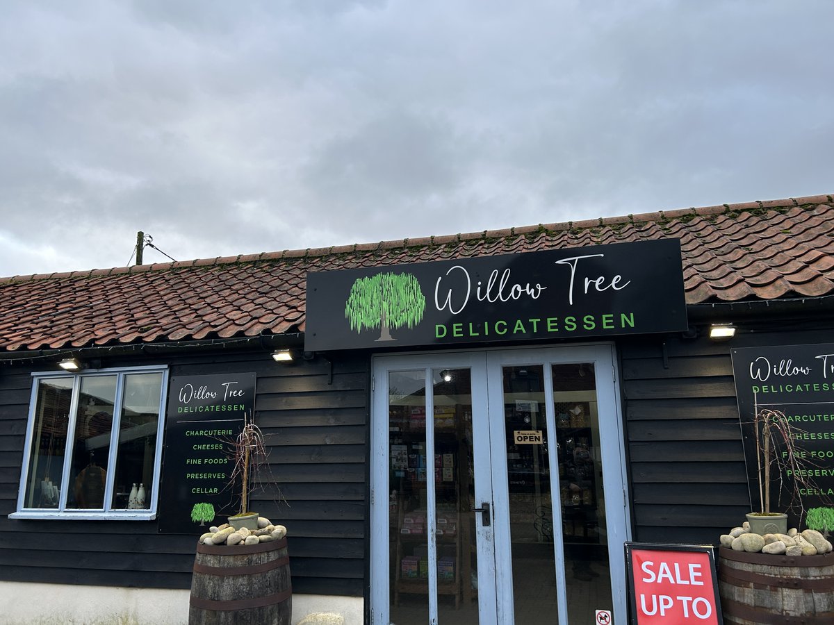 BroadsBee tweet media