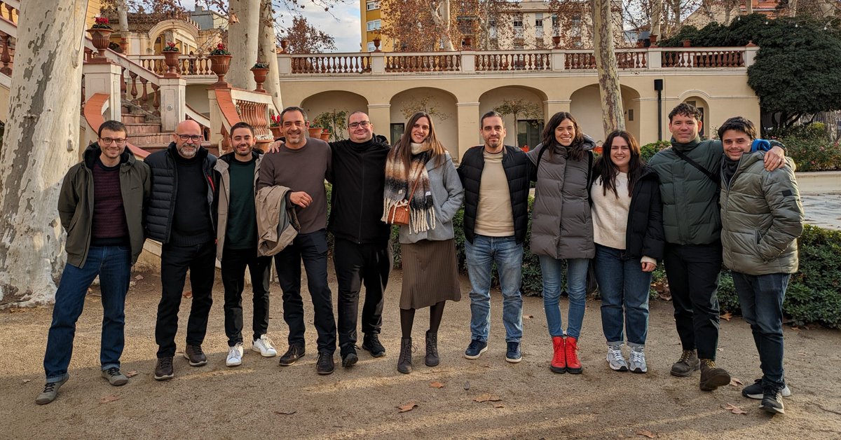 Teknecultura fa 10 anys i ho celebrem de la millor manera possible! 🎉 Reunió d'equip per donar la benvinguda a la nostra nova #desenvolupadora de backend, Desirée Calero 👏