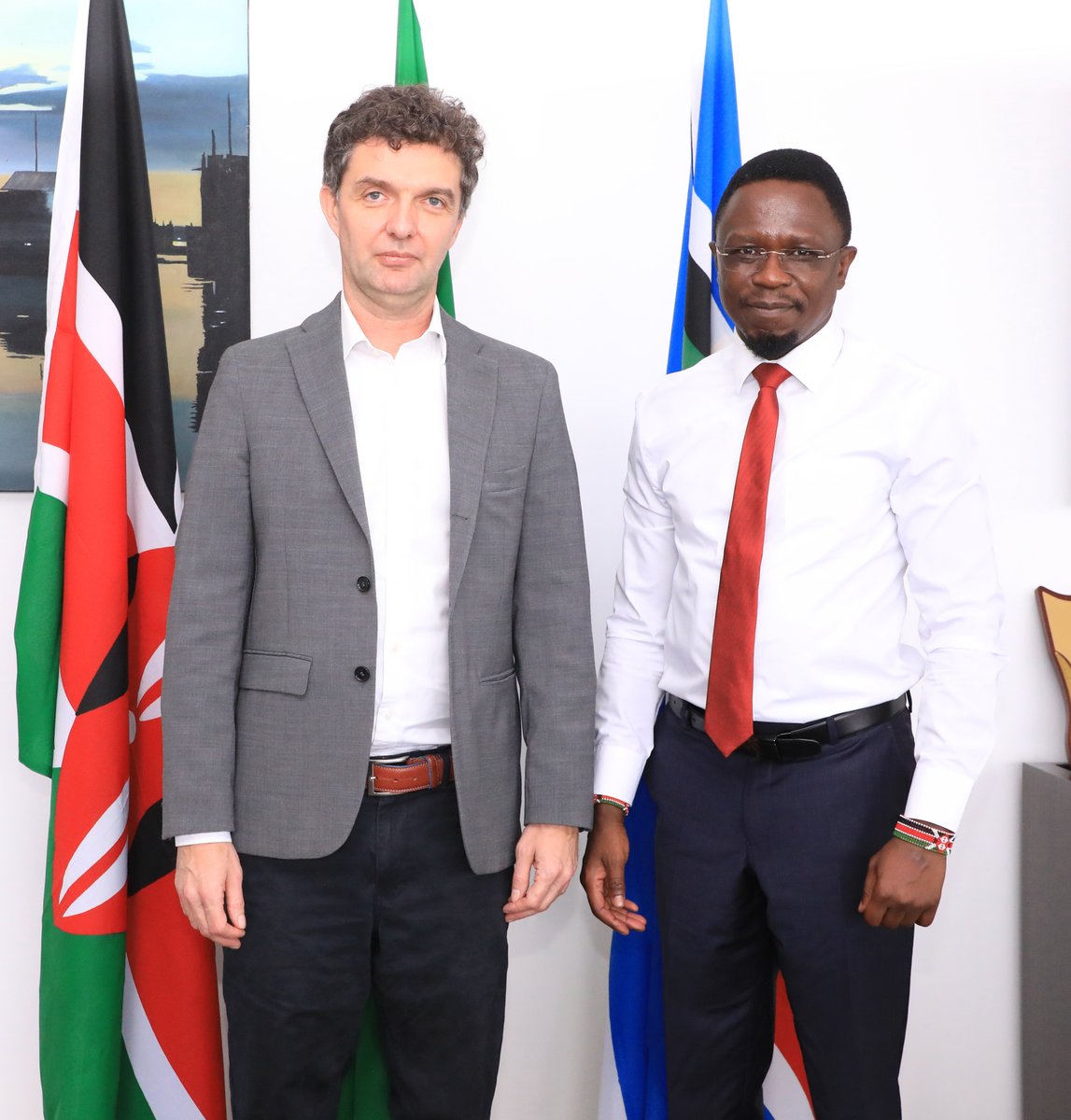 CS @AbabuNamwamba today hosted a German film production team led by Gian Piero Ringel and Appie Matere to discuss Government Commitment to support the film industry in Kenya. He was joined by @kenyafilmcomm CEO Dr. @TimothyOwase1.