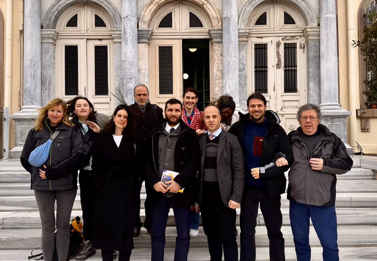 Iasonas_Apost's tweet image. 🔴Εμβληματική νίκη στην Λέσβο! Υπόθεση Σάρα Μαρντίνι, ERCI κ.α. ΠΑΝΗΓΥΡΙΚΑ ΟΛΟΙ ΑΘΩΟΙ για την υπόθεση της κατασκοπείας! 

✊Μετά από 6 χρόνια, ΑΘΩΑ και τα 16 μέλη ανθρωπιστικών οργανώσεων ακόμα και αυτοι που έλειπαν και δεν εκπροσωπούνταν!

▪️Αποδείχθηκε ότι ούτε έκαναν…