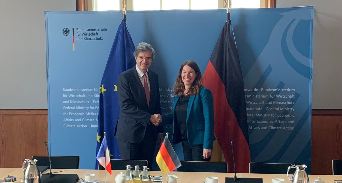 Danke für das intensive Gespräch @annachristmann, Koordinatorin für Luft- & Raumfahrt der Bundesregierung! Raumfahrt ist ein wirtschaftlicher Trumpf für 🇩🇪, 🇫🇷 & 🇪🇺 (insbes. im Bereich Trägerraketen & Iris²-Konstellation). Wir unterstützen die Annäherung unserer Start-up-Szenen.