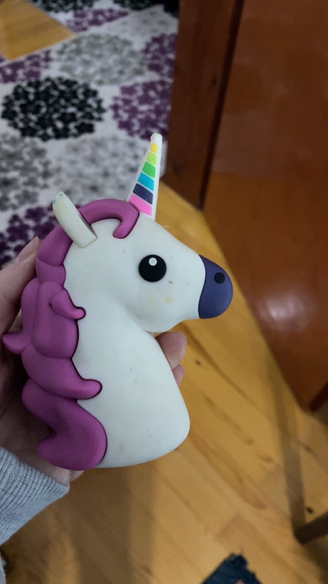 byuksel006's tweet photo. köyde bulduğum powerbank şaka mı asdhshsjjsjsja https://t.co/Ci4p3fpRH6