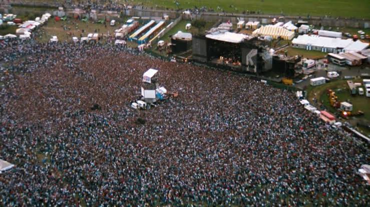 No dia 11 de setembro de 1988 Michael Jackson passa com a Bad World Tour em Liverpool, este foi o show com o maior público da carreira de Michael com 225,000 pessoas presentes no show