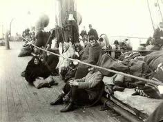 serefalbeniz's tweet photo. 30 OCAK 1923'TE İMZALANAN MÜBADELE ANLAŞMASI
EVLERİNİ,  BARKLARINI,ATA YURTLARINI, ATALARININ MEZARLARINI, OCAKTAKİ AŞINI  BIRAKIP YOLLARA DÜŞEN İNSANLARIMIZIN ACILARIDIR.BEN DE 3.KUŞAK MUBADIL OLARAK BAŞTA BİRİNCi MÜBADİL ATATÜRK OLMAK ÜZERE GÖÇ YOLLARINDA HAYATLARINI KAYBEDEN TÜM MÜBADİLLERİ SAYGI VE RAHMETLE  ANIYORUM.
#Mubadele