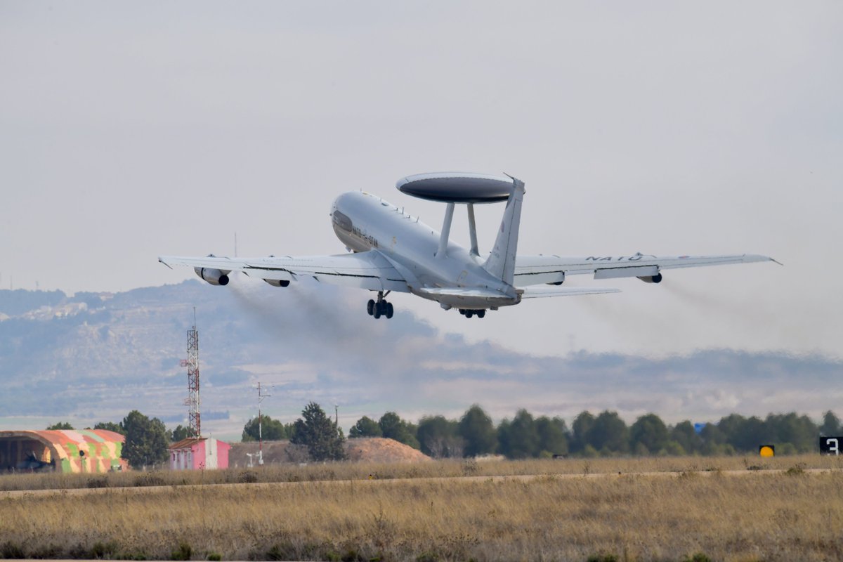 🇪🇸✈️ #NATO AWACS is part of the 2024 Tactical Leadership Program Flying Course in Albacete, Spain, from 29 January to 2 February. The NATO E-3A #AWACS provides Air Battle Management support to fighter aircraft and uses the opportunity to train own aircrews. #StrongerTogether