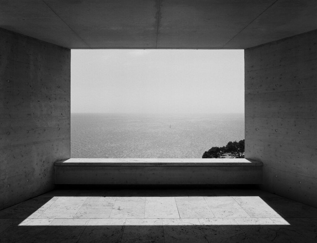 'Autorretrato / Self-portrait'
Presentación del libro en Ivorypress
Intervienen: Luis Fernández-Galiano, Fuensanta Nieto y Enrique Sobejano. 
1 de febrero de 2024 a las 19:00
"Una casa sobre el mar. El lugar, un acantilado que se quiebra..."
ivorypress.com/es/?p=558305
<a href="/Ivorypress/">Ivorypress</a>