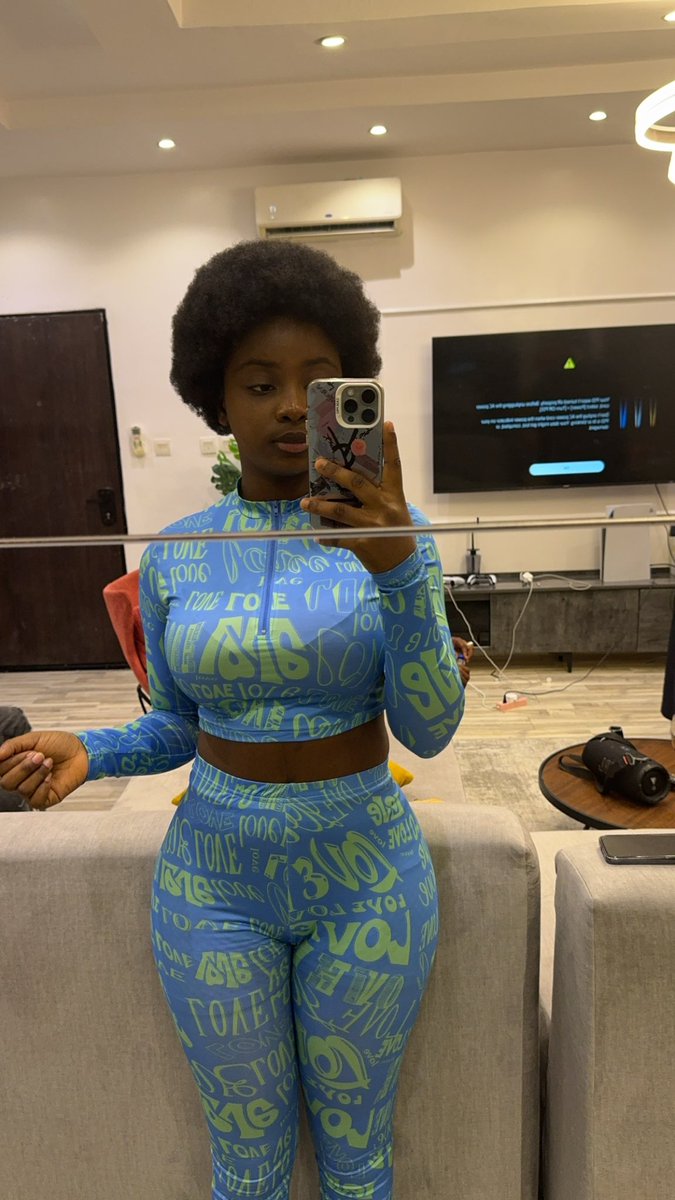 phoebeodekina's tweet image. If you can guess my age 
I’ll marry you 🤭