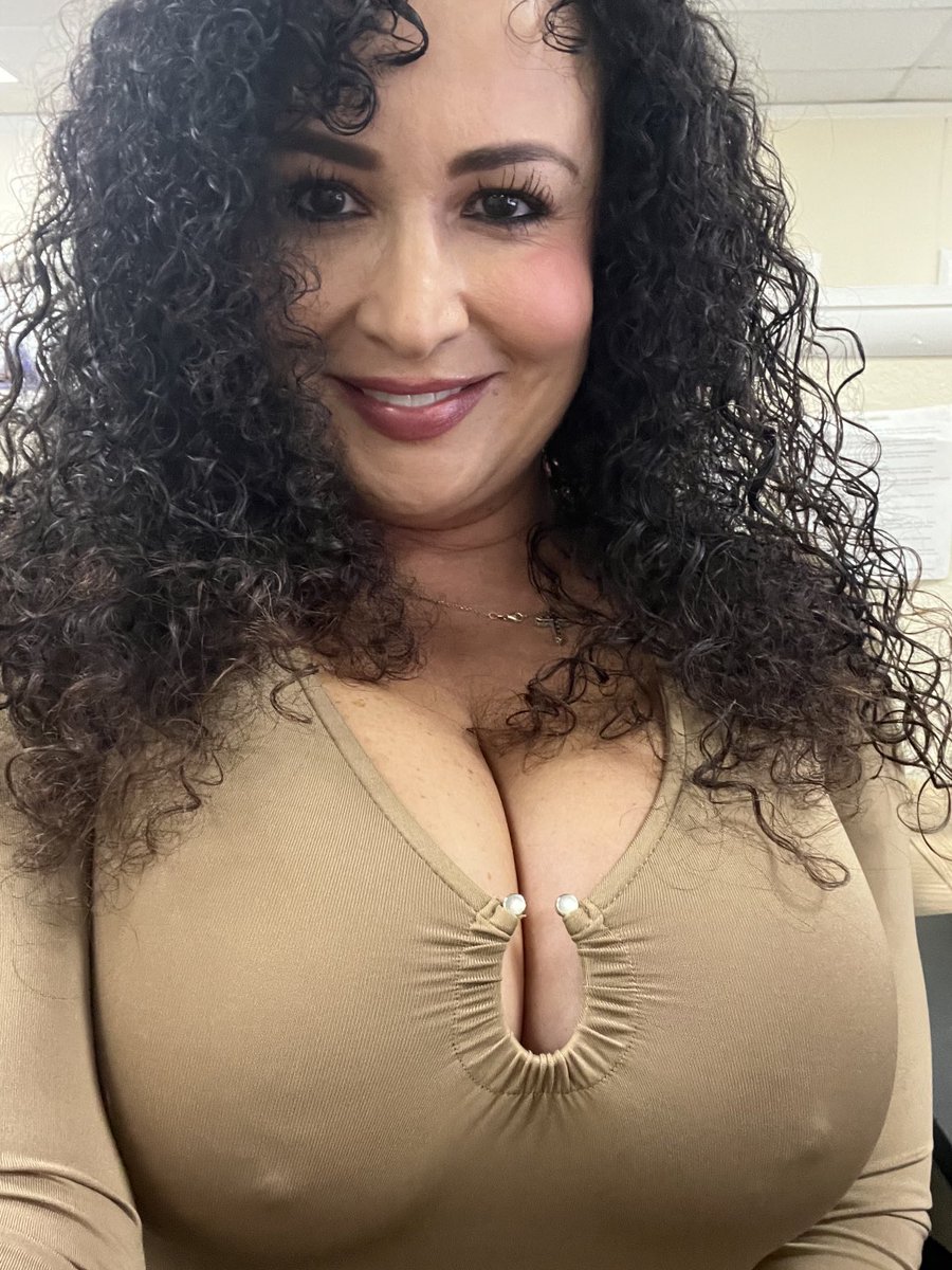 RubiDiamond21's tweet image. See thru top!!! It is Tuesday!!! 💋💋💋💋💋💋💋❤️❤️❤️❤️