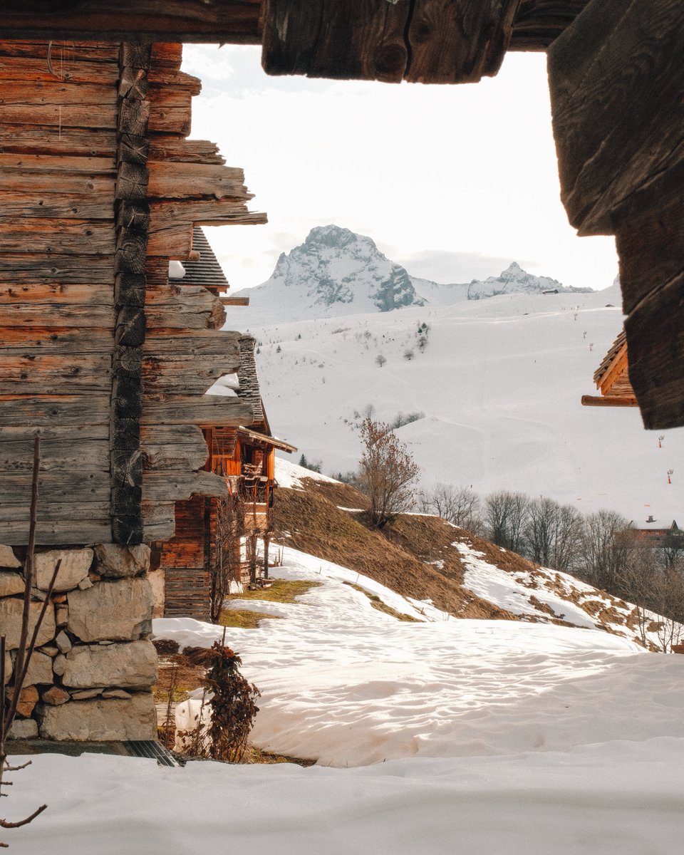 mongrandbo's tweet photo. La Pointe Percée veille sur le hameau des Bouts et le secteur du Maroly...🏔️😎

#monGrandBo #legrandbornand #pointepercee #domaineskiable https://t.co/vpCcgp21xR