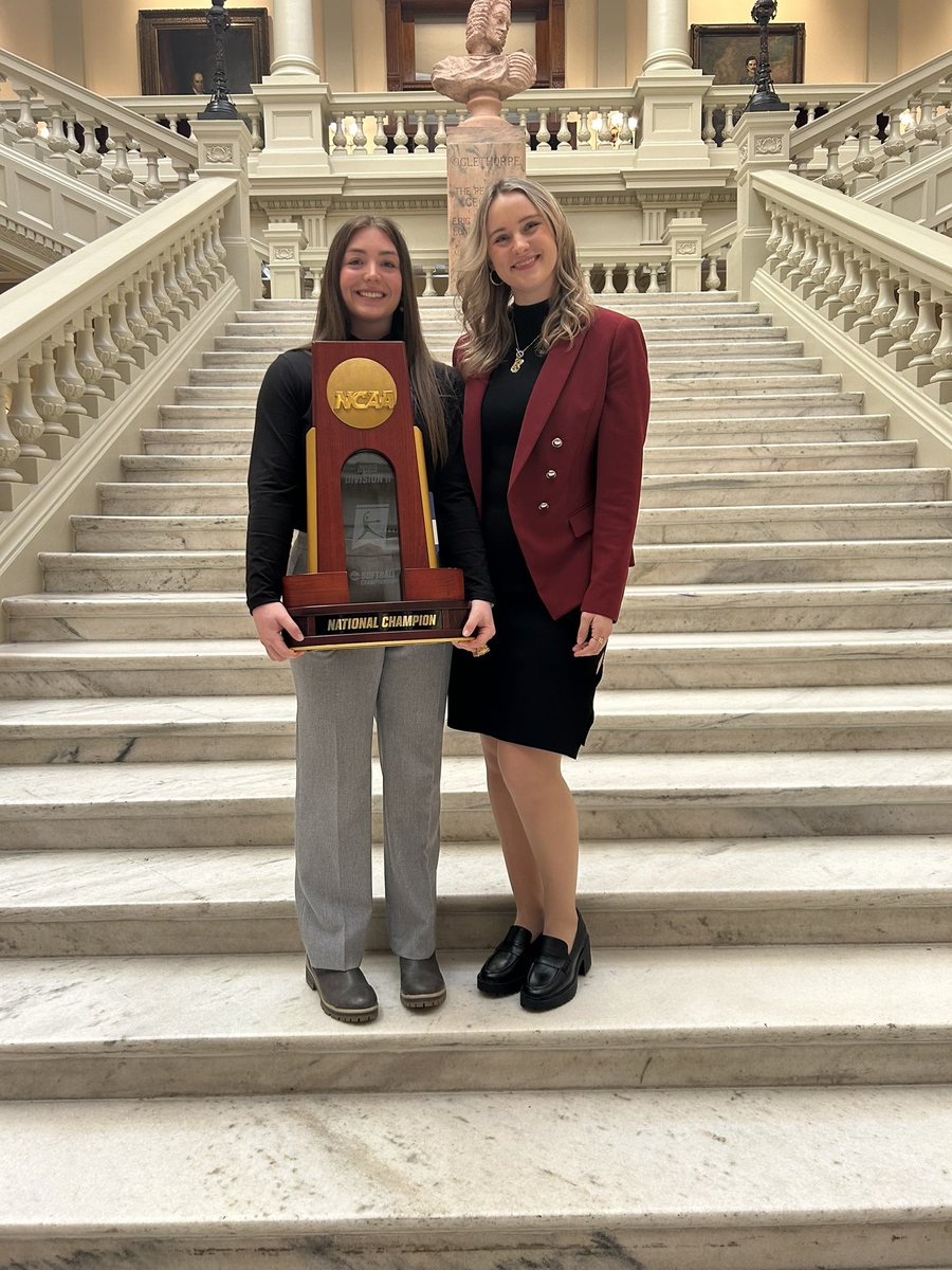 🚨 🚨PFP LEGENDS ALERT 🚨🚨 A pair of PFP legends could be found at the GA State Capitol this morning @katieward__ PFP C/O 2021 celebrating @UNGSoftball recent Natl Championship @kkatlyn111 PFP C/O 2014 w/ a career at @GatorsSB & professionally currently working in the capitol