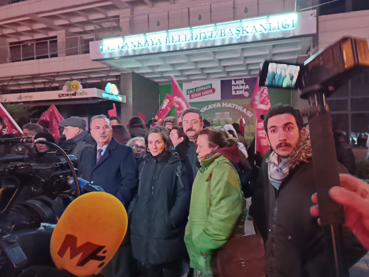 📍Ankara I Can Atalay'ın vekilliğinin düşürülmesinin, hukuksuzluğun karşısındayız.

MYK ve GYK üyelerimizle birlikte Türkiye İşçi Partisi'nin çağrısıyla gerçekleştirilen eylemde, dostlarımızın yanındayız!