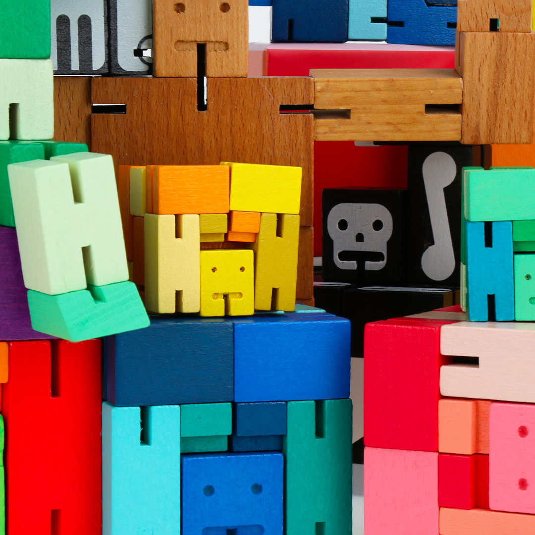 artoyz's tweet image. Connaissez-vous les Cubebot ? Ces figurines, qui commencent comme un cube et qui, une fois dépliées deviennent des folles créations sont disponibles sur notre site et en boutique.

#cubebot #wood #art #toys #artoyz #toyphotography
