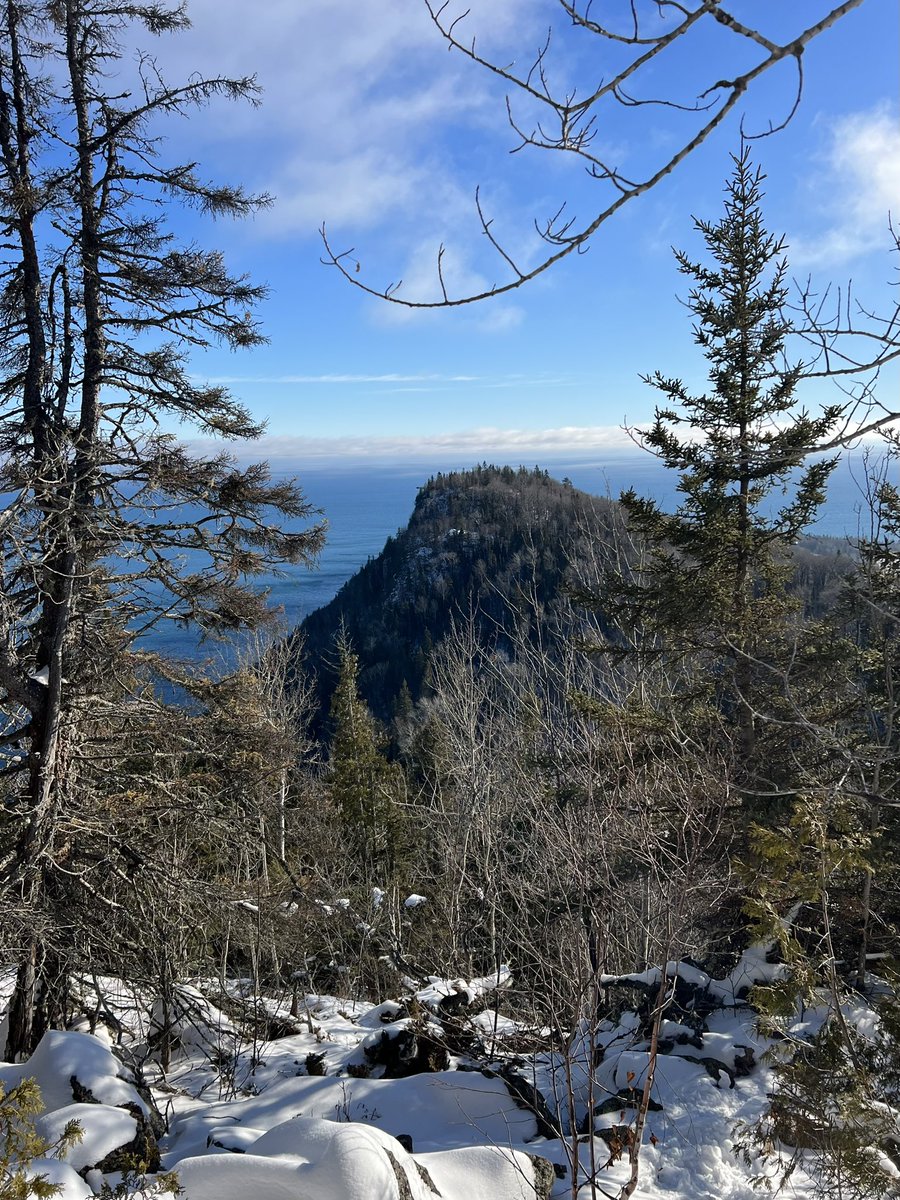 The fog and clouds retreated to reveal an absolutely stunning view from Mount Josephine on Sunday. @LakeSuperior that blue looks great on you :)