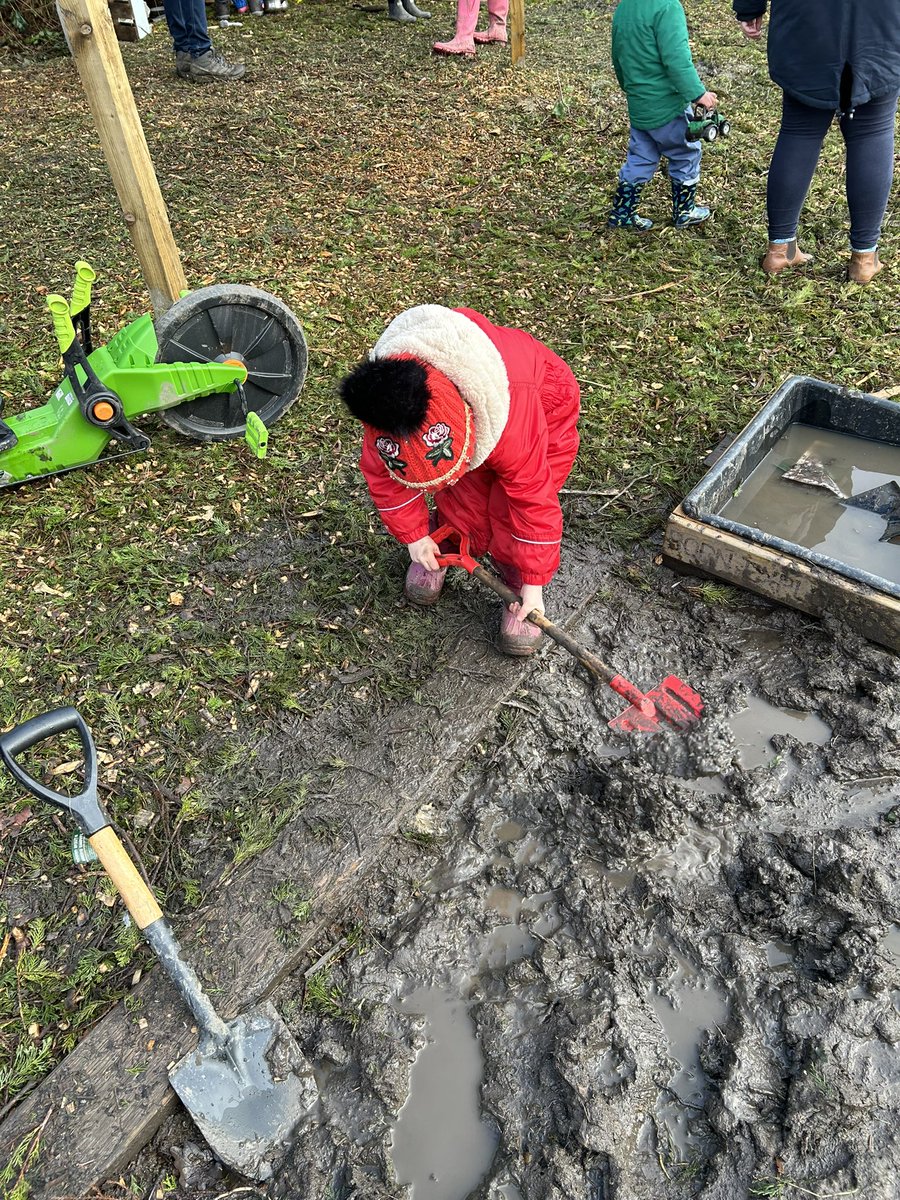 kjf8525's tweet photo. Is there anything better than playing in the mud? Forest school is a highlight of my week! #EarlyYears #MakeYourOwnSunshine https://t.co/vfipxei0yG