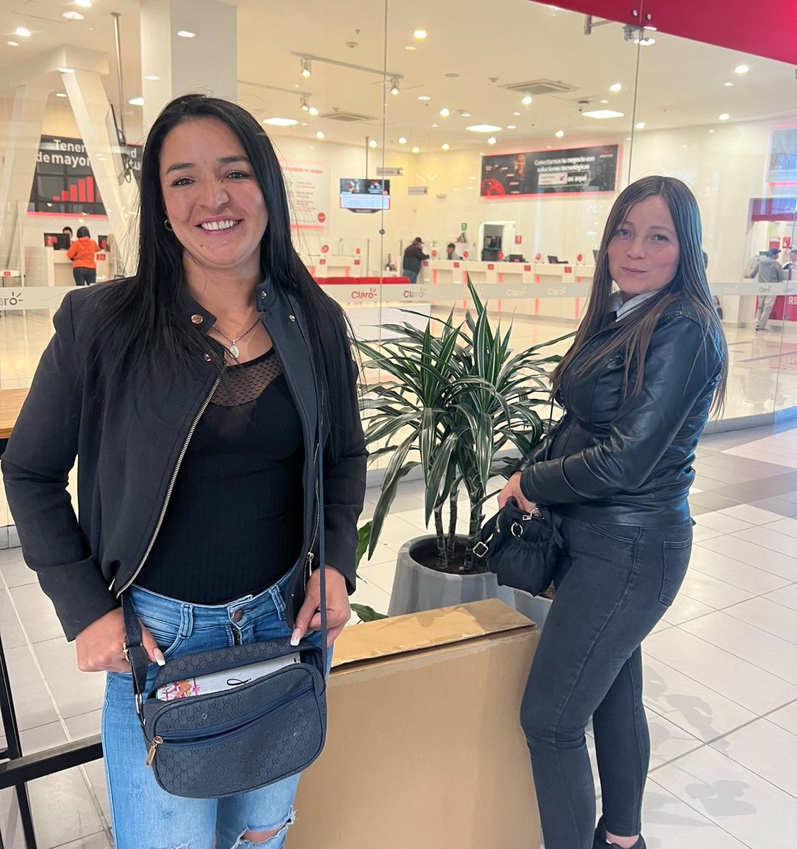 DiegoFZambrano's tweet photo. Twitter haz lo tuyo, ayudenme a hacer viral estas personas. Vengo a exponer y denunciar por este medio, porque fui estafado por 3 personas, 2 de ellas estas dos mujeres https://t.co/yVz5df38rY