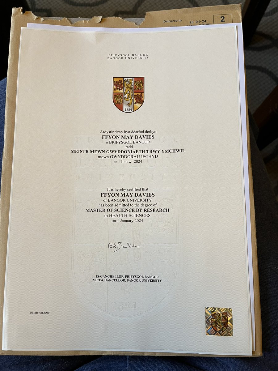 DaviesFfyon's tweet photo. Officially received my Masters of science by research in health sciences! #masters #bangoruni https://t.co/zBt1SJwfFh