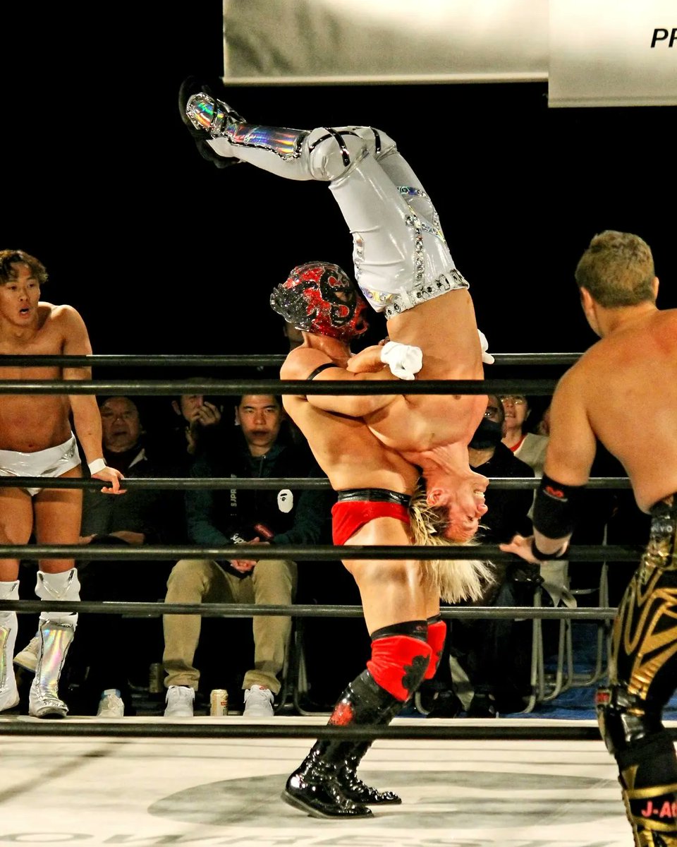 WrestlerAzteca's tweet photo. 🔥Broken back sequence🔥
🇲🇽vs🇯🇵
@BigluchaMx
@LIDET_ENT
#professionalwrestler🏅 
#mexicanwrestler🇲🇽
#Blackgeneration🔥 
#BLACKGENERATIONINTERNATIONAL🔥
#aztecateam🔥 
#lasonrisamalditadelaluchalibre😈 
#elmonarca🤴 
#eldiamantenegro💎 https://t.co/J7mhaNIFQc