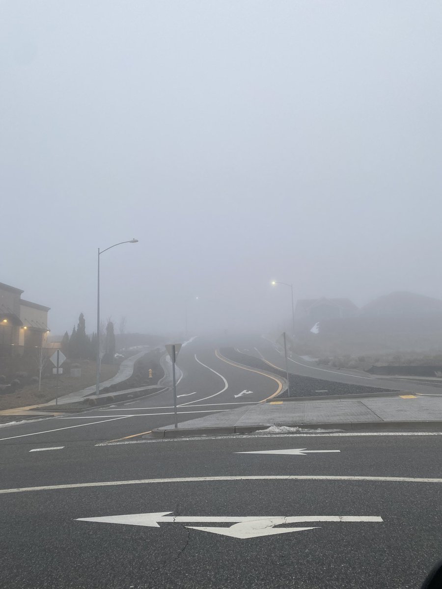 WSPElProtector's tweet image. Tenemos otra mañana con frío y niebla. A que bajarle a la velocidad y aumentar la distancia de seguir el tráfico adelante para llegar a su destino seguro. 🌫️🚗📏🚙 💨           #SeguridadVial #despacito #invierno