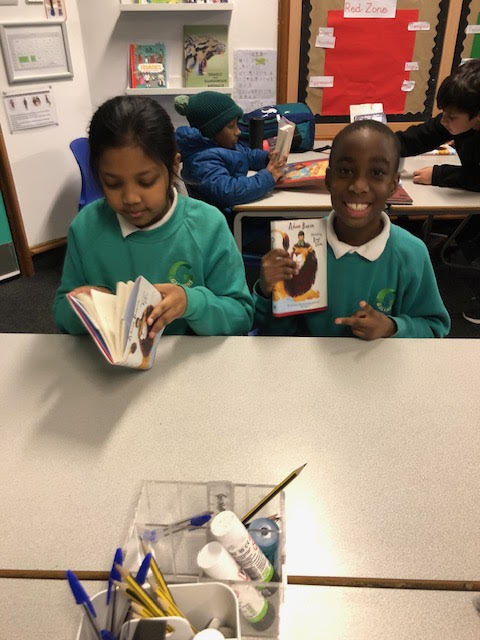 The wonderful pupils of @GallionsSchool enjoying reading #OscarsLion! 🦁 This brilliant story written by @AdamBaron5, with gorgeous illustrations from @Benji_Davies, is available now! @readingagency