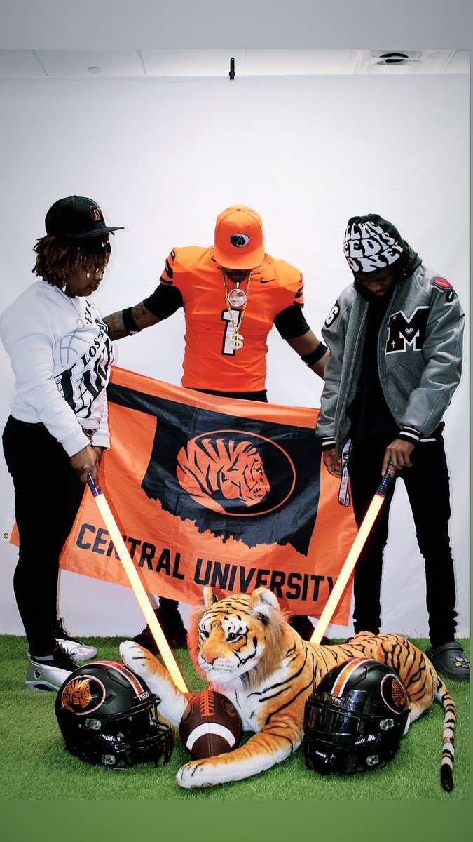 ArmandCleaver's tweet photo. #AGTG 1000% committed LETS DO IT! 🐅 @DemarcusHarri01 @CoachChadRoark @SkeeterRecruits @Aguilar74OL @Coach_wright23 https://t.co/2vwnYVL9ns
