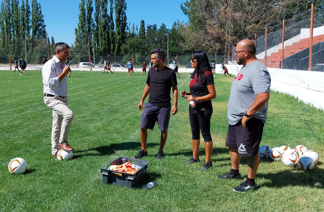 #Institucional
𝗥𝗲𝘆𝗲𝘀 𝗿𝗲𝗰𝗼𝗿𝗿𝗶𝗼́ 𝗶𝗻𝘀𝘁𝗶𝘁𝘂𝗰𝗶𝗼𝗻𝗲𝘀 𝗱𝗲𝗽𝗼𝗿𝘁𝗶𝘃𝗮𝘀 𝗱𝗲 𝗚𝗮𝗶𝗺𝗮𝗻
El presidente de Chubut Deportes, Milton Reyes, junto a la integrante del directorio del ente deportivo, Alejandra Ibrahim; visitaron la localidad de Gaiman.