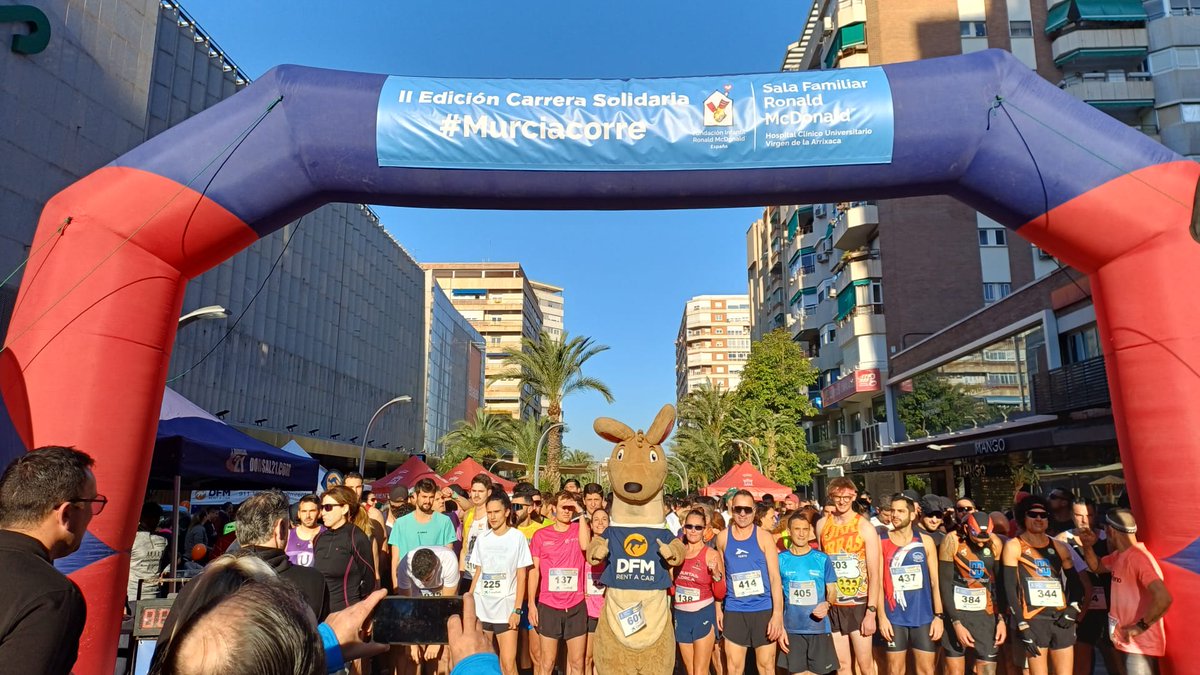 alquilerdfm's tweet photo. El pasado domingo nuestro #EquipoDFM participó en la carrera solidaria organizada por @SFRArrixaca
Tampoco pudo faltar a esta cita tan especial nuestro querido #Dufim🦘
Gracias a todos por hacerlo posible.
#Murcia #mantenemosalasfamiliascerca #carrerasolidaria #MurciaCorre https://t.co/IsVUWdSRcQ