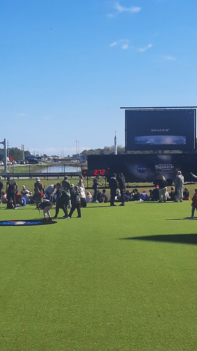 RcrDad10's tweet image. T-27min till Space-X launch.  #goodtiming