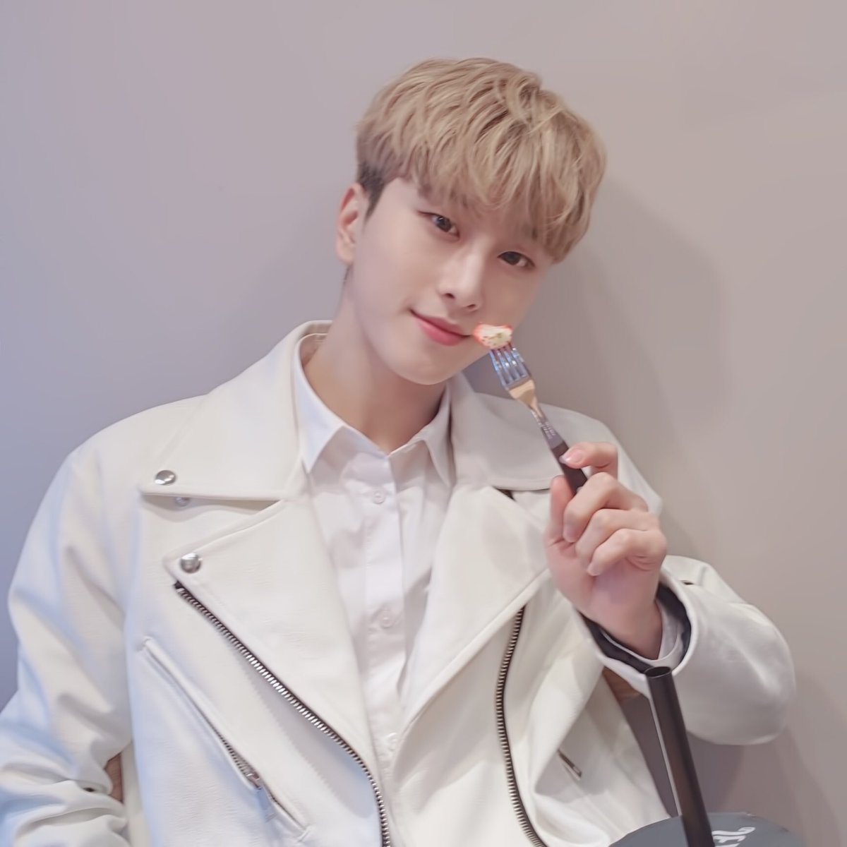 KPlantao's tweet image. Hoje é niver do #Jinkwon do #Newkidd
Parabéns!!!!
#HappyJinkwonday