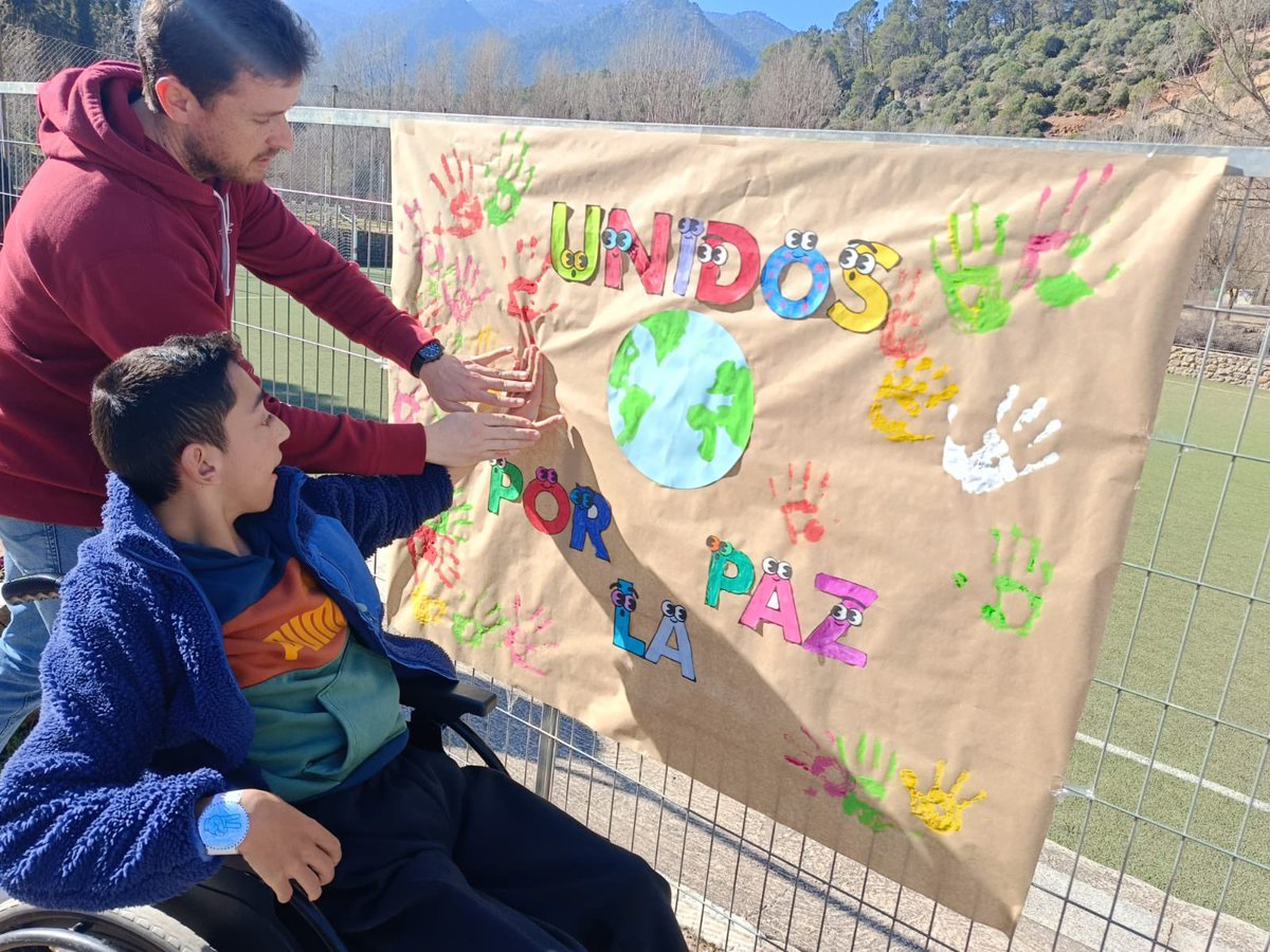 Nuestro cole celebra el #díadelapaz de una manera muy divertida con los grupos interactivos #CdA <a href="/EducaAnd/">Consejería Desarrollo Educativo y FP</a>