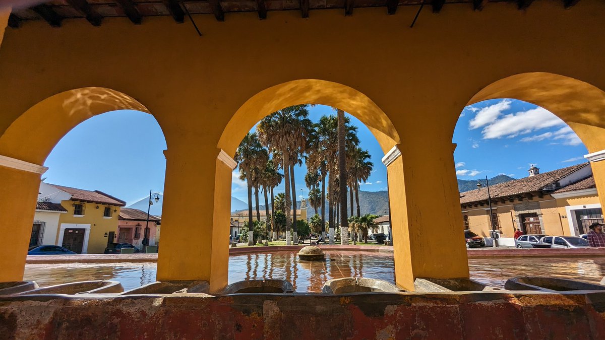 undertourists's tweet photo. We spent two weeks in the gorgeous city of #Antigua, #Guatemala - it's packed full of stunning faded colonial architecture. https://t.co/d2jCGNNftU