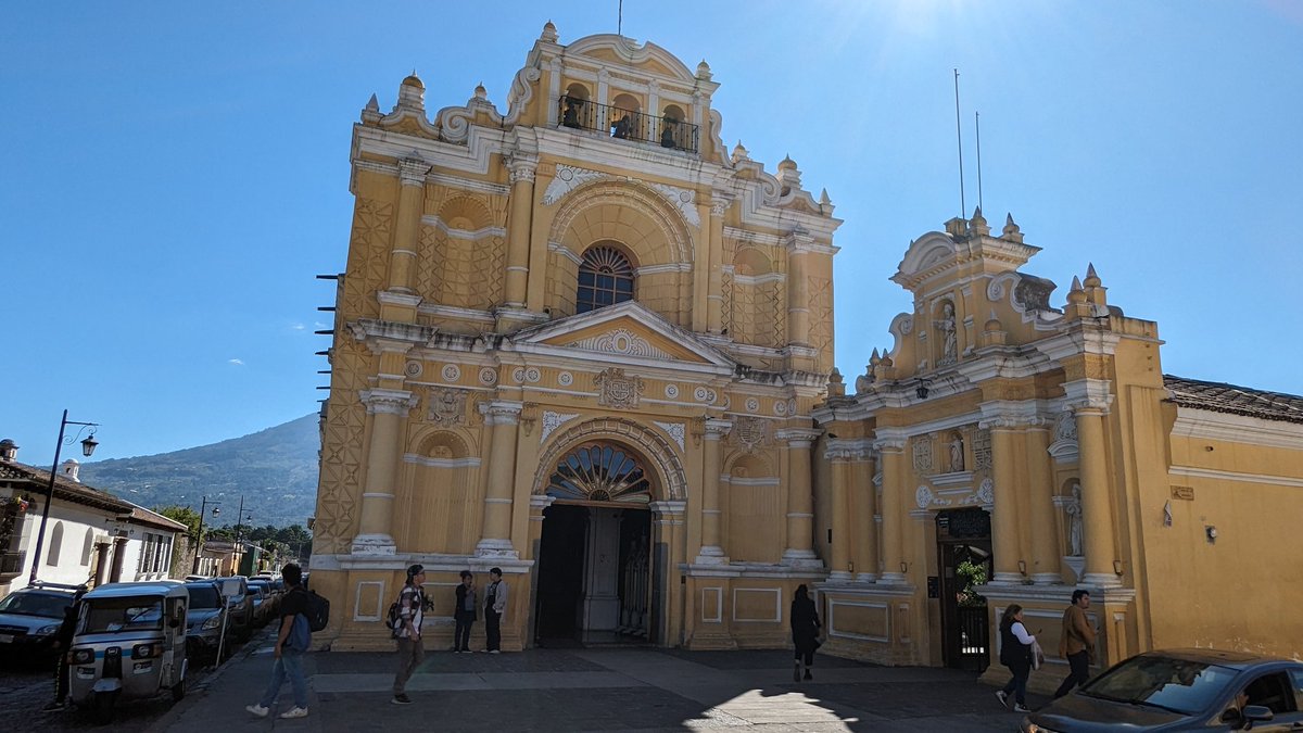 undertourists's tweet photo. We spent two weeks in the gorgeous city of #Antigua, #Guatemala - it's packed full of stunning faded colonial architecture. https://t.co/d2jCGNNftU