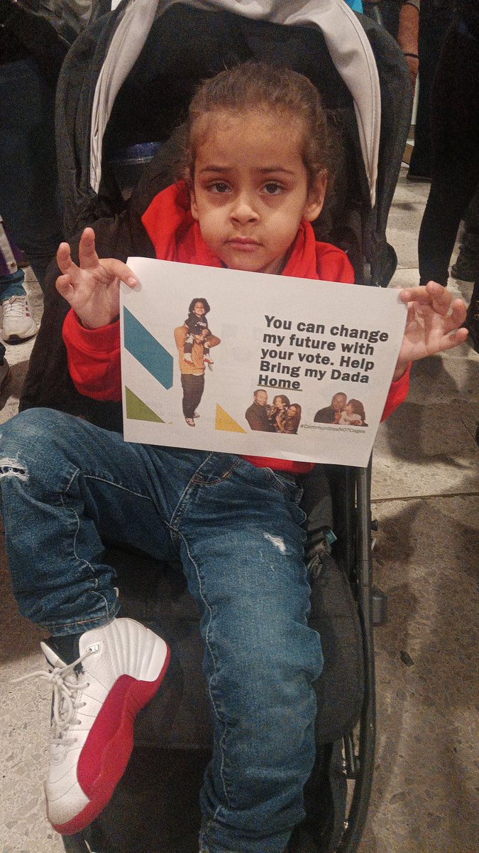 SBnaturelle's tweet photo. Fist up, fight back! ✊🏽💨⚖️ #CommunitiesNotCages #LOHM #TuesdayMotivaton https://t.co/YCbvPI7Kub