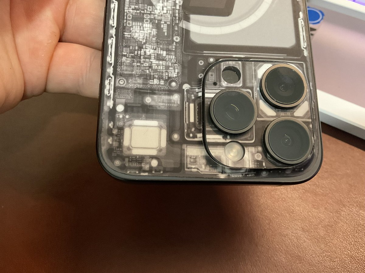 Claudiuksn's tweet photo. @dbrand @robot 
Less than 2 months with your official Ghost case and the xRay Skin and it’s already shrinking badly
Before and after. 
Applied the skin on December 4th, let it without a case for half a day for the glue to “cure”. Yet, here it is and I only took it out a few times https://t.co/DViu7dVtlA