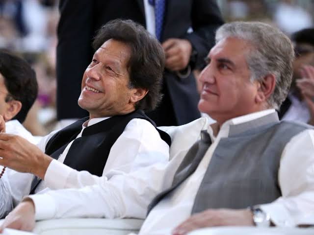 🇵🇰⚖️ Special court sentences former Pakistani PM Imran Khan and ex-Foreign Minister Shah Mahmood Qureshi to 10 years in jail in a cipher case, just ahead of upcoming elections. 🗳️  #ImranKhan #GlobeScopeDaily
#CipherCase #ImranKhanPTI #ShahMehmoodQureshi