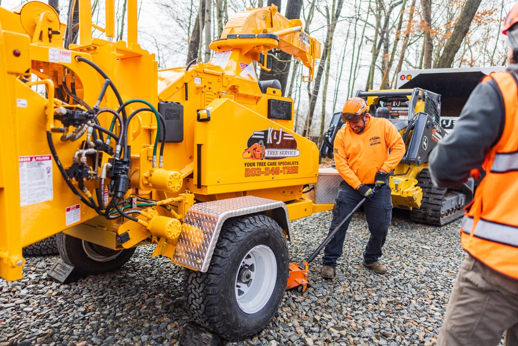 KJTreeService's tweet photo. Off-road tires for an off-road job π³
-
-
-
#snowdays #treework #fairfieldcounty #newhavencounty #arborist #arbosistsofinstagram #familyfirst #treesrock #dormant #safetyfirst https://t.co/zjIcxQyEjn