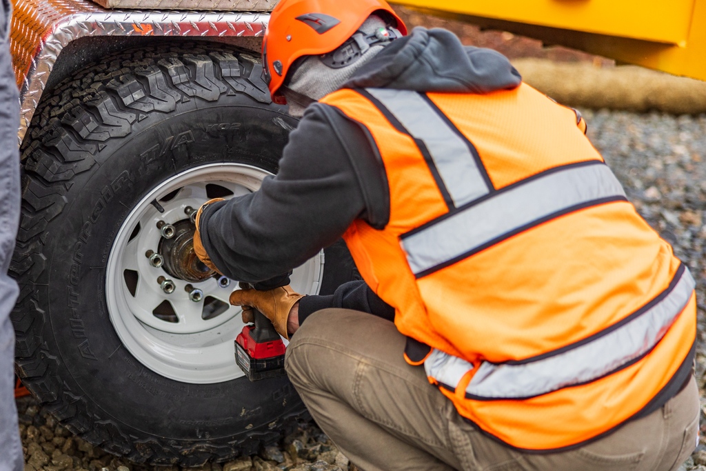 KJTreeService's tweet photo. Off-road tires for an off-road job π³
-
-
-
#snowdays #treework #fairfieldcounty #newhavencounty #arborist #arbosistsofinstagram #familyfirst #treesrock #dormant #safetyfirst https://t.co/zjIcxQyEjn