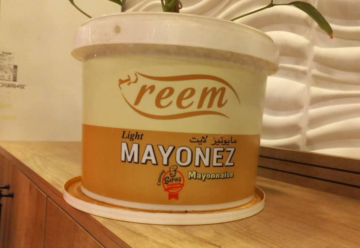 gidadedektifi's tweet photo. Mersin'de üretilerek Mayonez adıyla satışa sunulan bu üründe mayonez aroma vericisi var. Üründe ayrıca;
Koruyucular,
Renklendiriciler ve
Tatlandırıcılar bulunuyor.
Bunun dolandırıcılıktan ne farkı var!?
Dahası bu catering ürünü karşınıza mayonez diye geliyor olabilir!
@TCTarim https://t.co/HbwPDhv16a