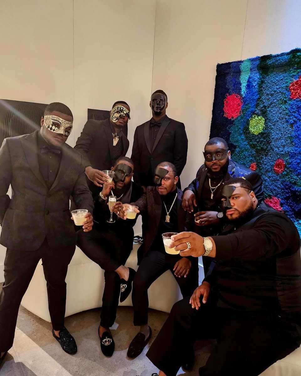 KILLASWORLDYB's tweet photo. DAMN I GOTTA POST MORE I BE CUFFIN 🤦‍♂️ 

#HappyNewYear #NewYearsEve #NewYearsResolution #NewYear2024 #NewYearsParty https://t.co/rb35flzk4E