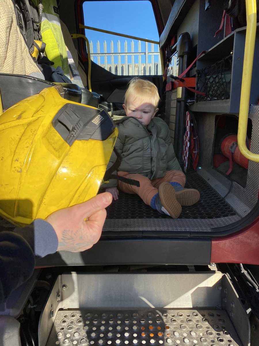 EmilyWD's tweet image. @CDDFRS thank you so much to the lovely firefighters we met today at Aldi. Thank you for letting us say hello and giving Paddy the chance to sit in the fire engine! He loved it 🥰 
#futurefirefighter #durham