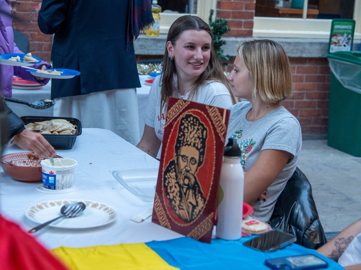 SmithBusiness's tweet photo. Earlier in January, more than 100 #SmithCommerce students gathered at #GoodesHall for Multicultural Day.
Student groups set up booths to share their cultures through food and games, while connecting with other students from around the world.
(Photos: Iris Xie, Commerce Society) https://t.co/cpLVVwCNmt