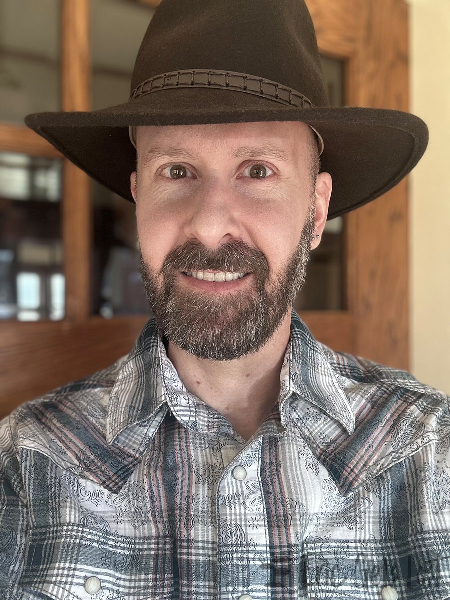 ericgetslost's tweet photo. I've unpacked my western wear and I'm heading on the road again, ya'll. After spending the holidays and then some in Saint Paul, I leave tomorrow for two months in the land of BBQ and live music - Austin, Texas. It will be my first repeat destination. Yeehaw! 🤠 https://t.co/93mAW6IroP